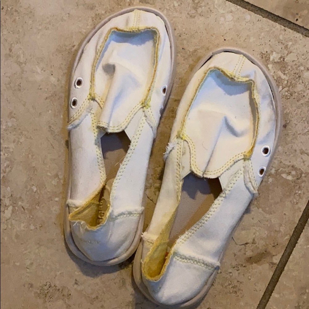 Sanuk kids flip flops size 2